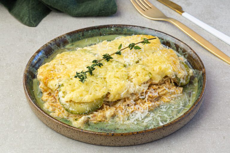 LASANHA DE ABOBRINHA FRANGO DESFIADO E MOLHO BECHAMEL MenuFit